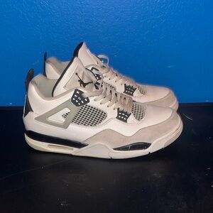 Jordan Retro 4 Military Black. Used, Dirty Good condition. Easy clean